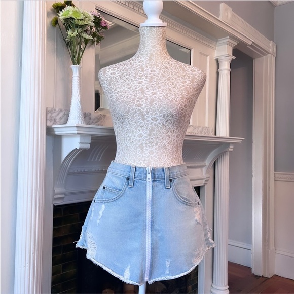 EUC CARMAR Zuni Beatrice White Zipper High Waisted Denim Skirt Size 28 - Picture 4 of 13